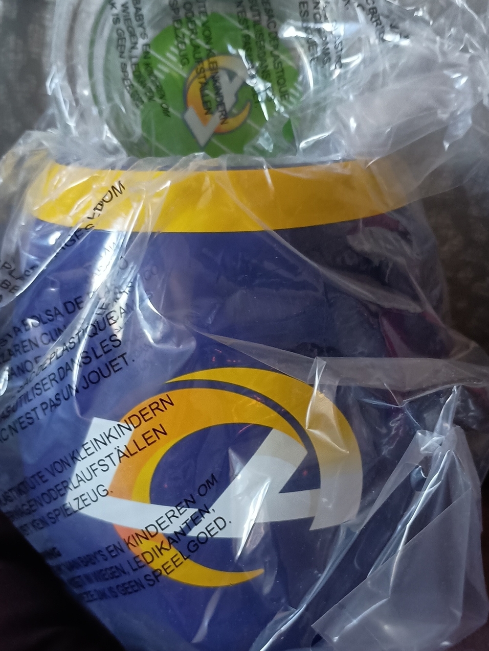 Scentsy NFL Los Angeles Rams Warmer.It is designed to look like a football hel